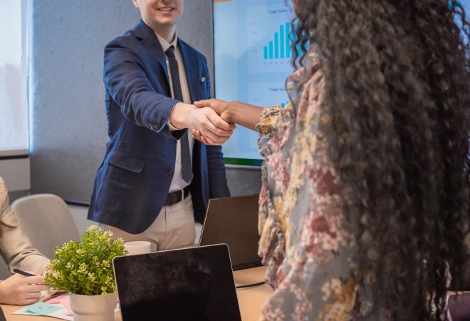 Liderenti_business-man-shake-hands