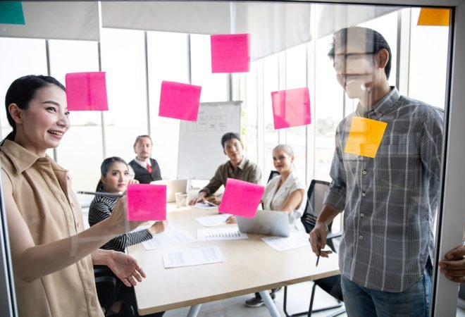 Liderenti_business-people-meeting